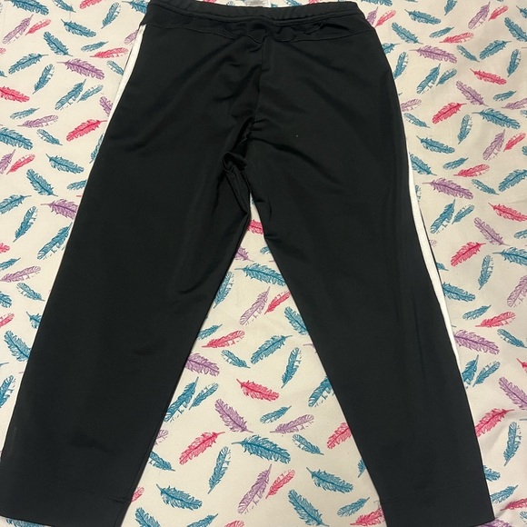 🌸Adidas Capri Leggings - Picture 4 of 5